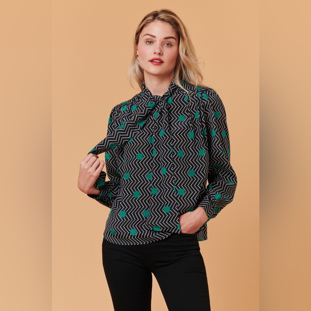 Tucker NYC Clara Bow Blouse
Green Dancing Dots